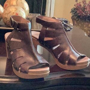 Brown Leather Hook and Eye Enclosure Ankle Strap Heeled Sandals